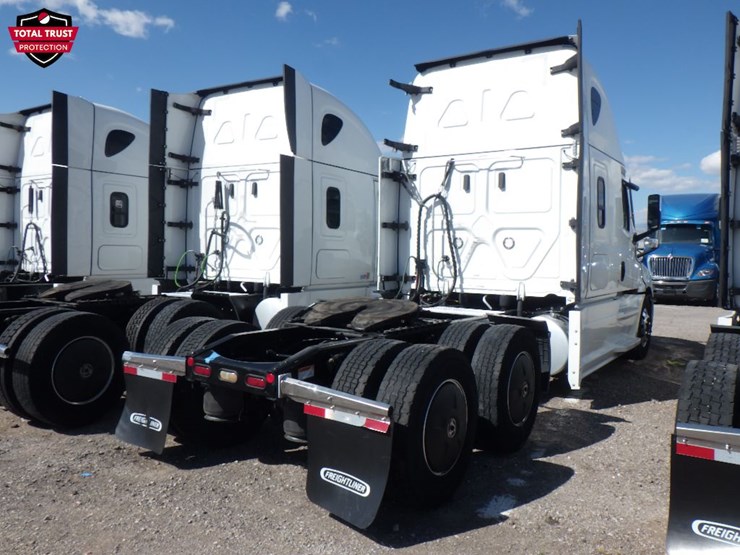 2024-freightliner-cascadia-126-image-11