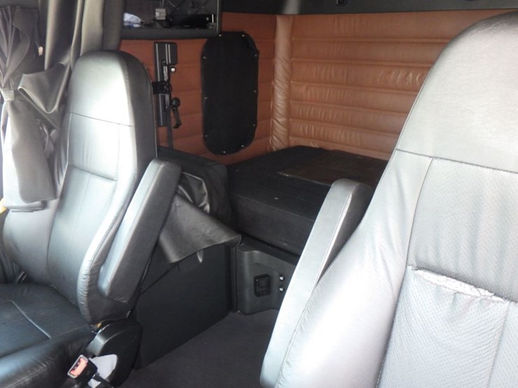 2022-freightliner-cascadia-126-image-22