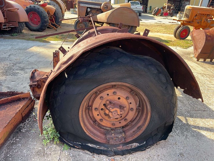 minneapolis-moline-orchard-transmission-and-rear-end-image-3