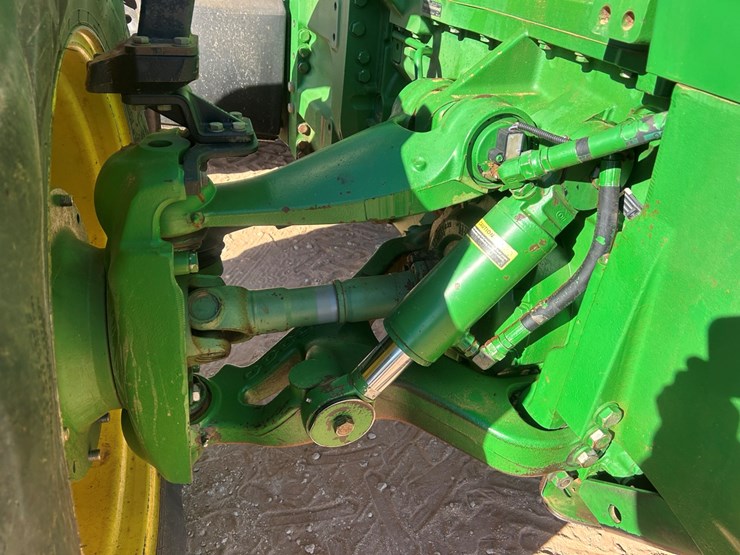 2010-john-deere-8320r-image-17