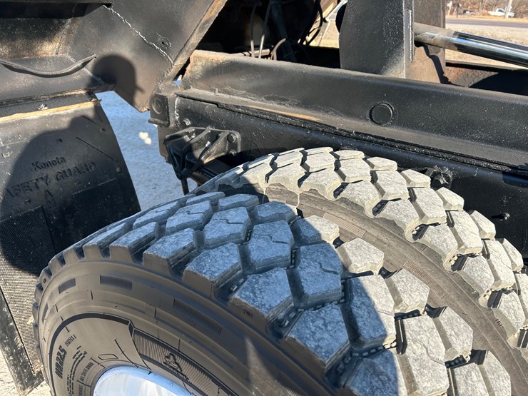 2013-international-durastar-4400-image-73