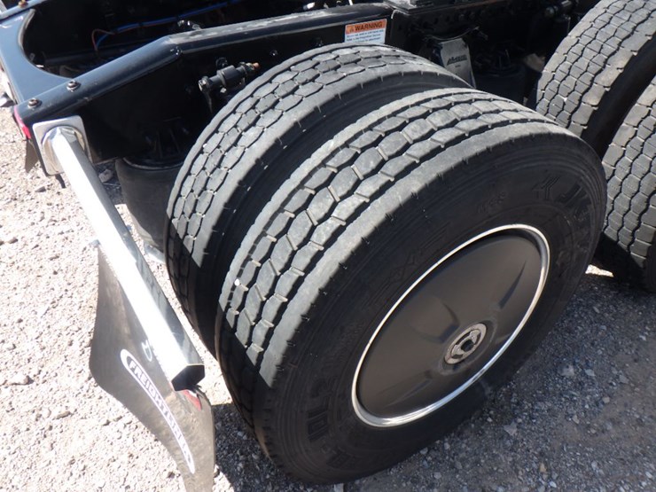 2024-freightliner-cascadia-126-image-6