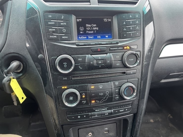 2017-ford-explorer-image-32