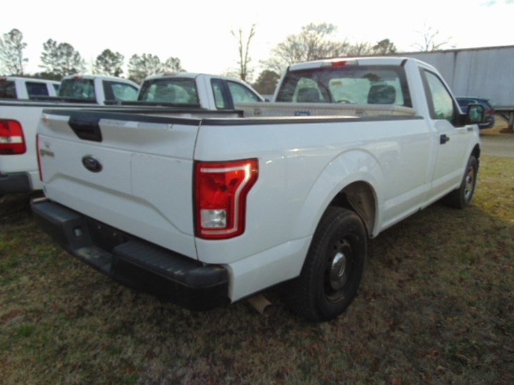 2017-ford-f150-xl-image-2