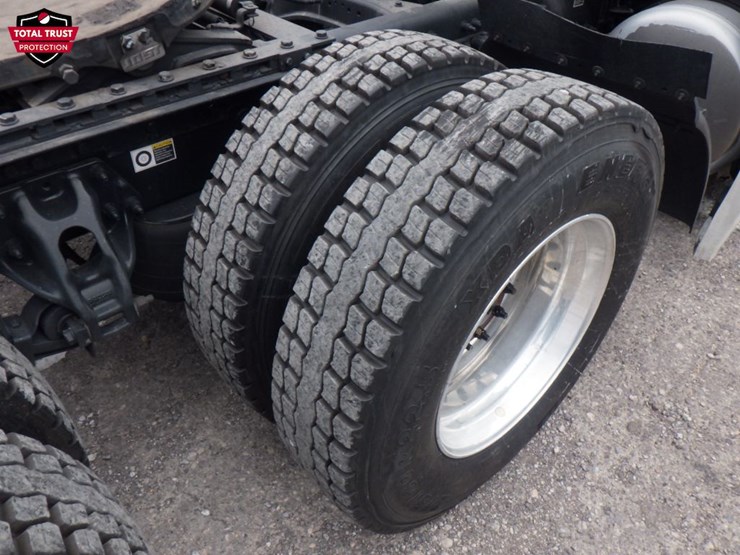 2022-peterbilt-579-image-5