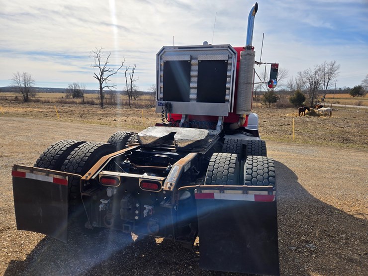 1997-peterbilt-377-image-15