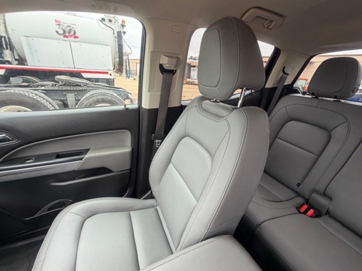 2019-chevrolet-colorado-image-37