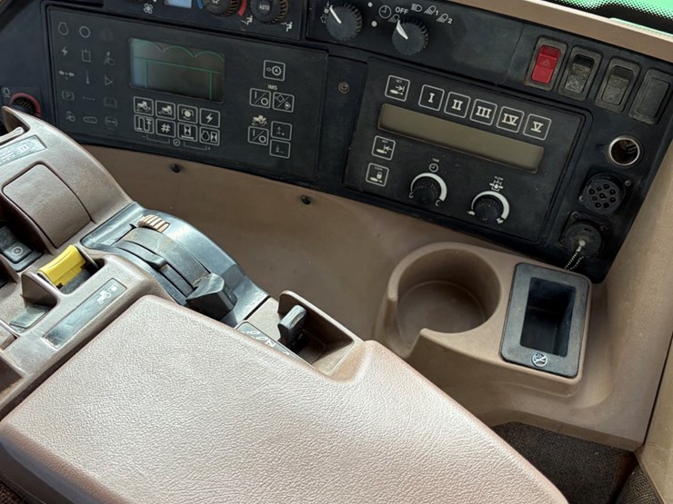 john-deere-8320-image-12