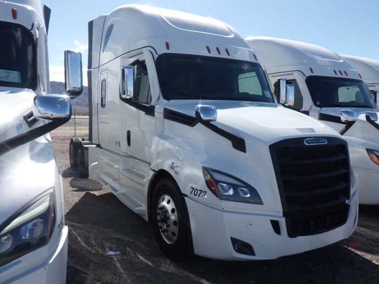 2024-freightliner-cascadia-126-image-3