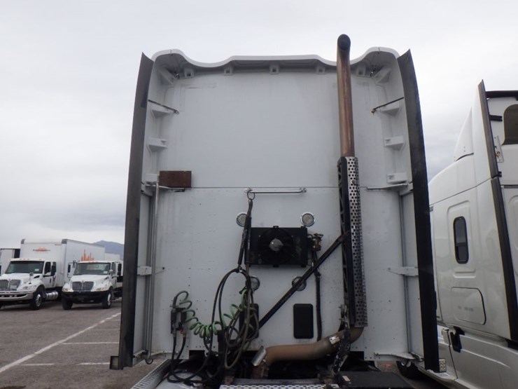 2016-kenworth-t680-image-14