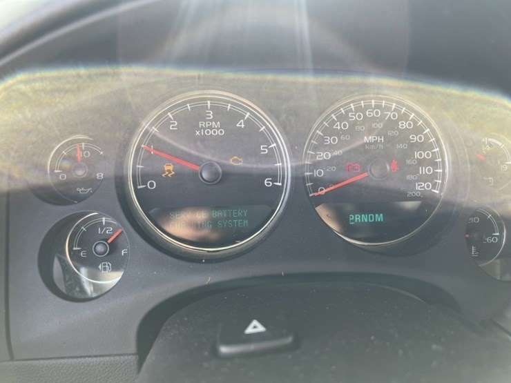 2012-chevrolet-tahoe-image-30