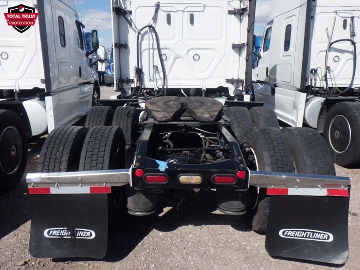 2024-freightliner-cascadia-126-image-12