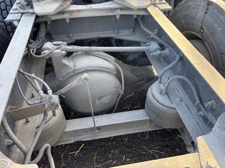 2016-kenworth-t680-image-22