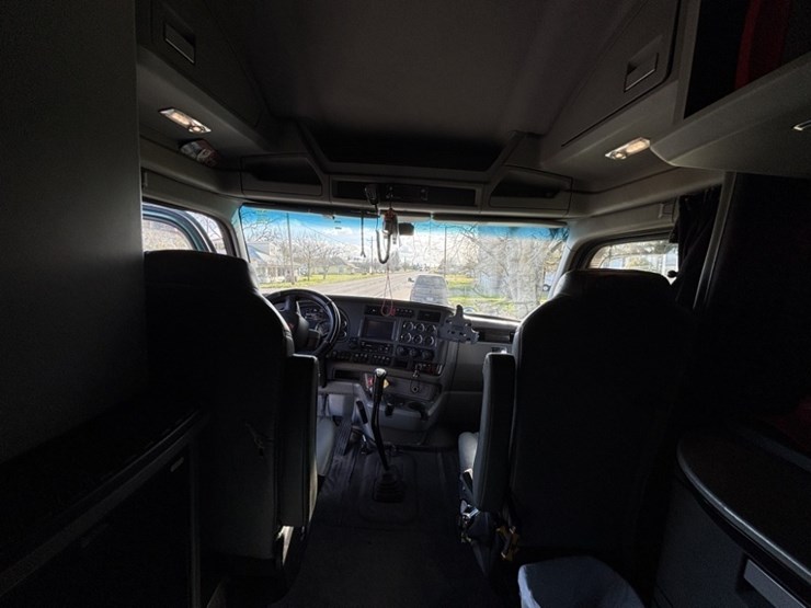 2016-kenworth-t680-image-39