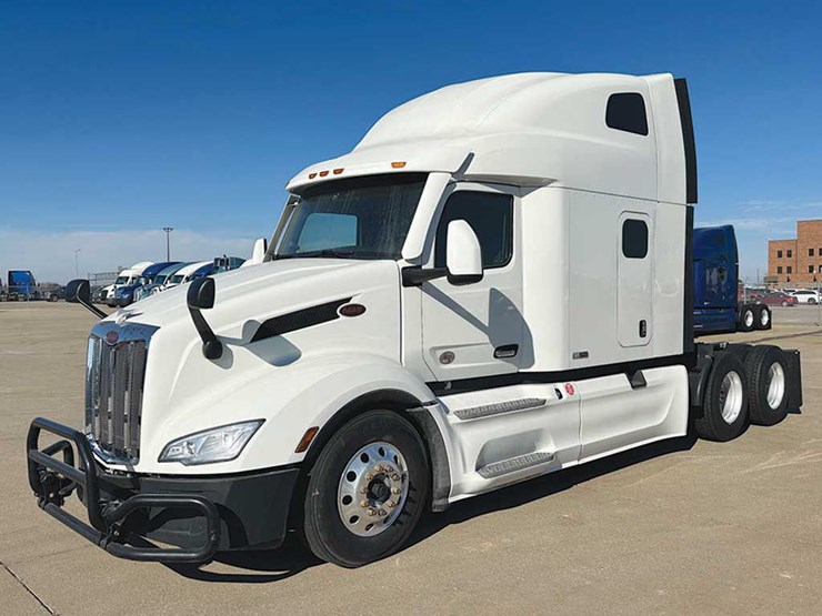 2022-peterbilt-579-image-1