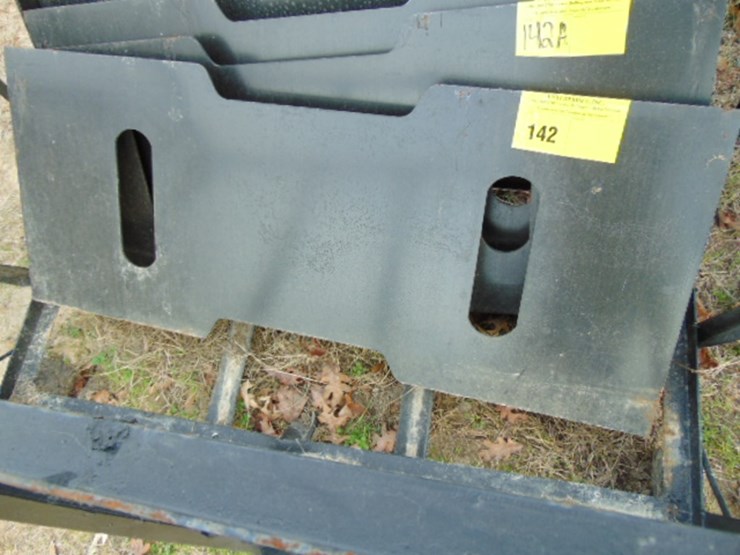 skid-steer-attachment-plate-image-1