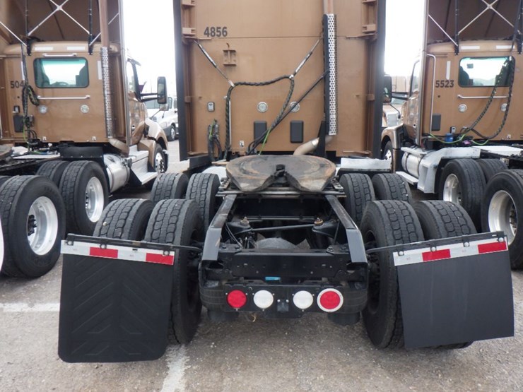 2022-kenworth-t680-image-8