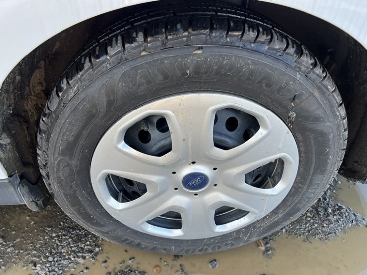 2014-ford-focus-sedan-image-17