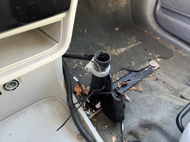 2014-toyota-sienna-le-image-36