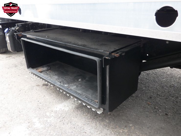 2020-isuzu-nrr-image-13