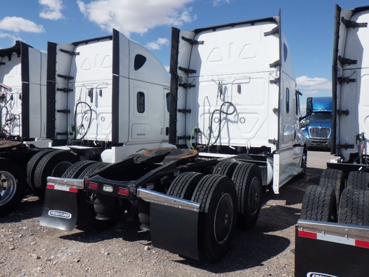 2024-freightliner-cascadia-126-image-11