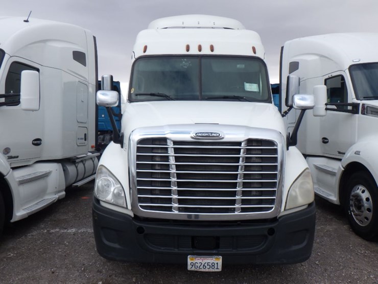 2017-freightliner-cascadia-125-evolution-image-2