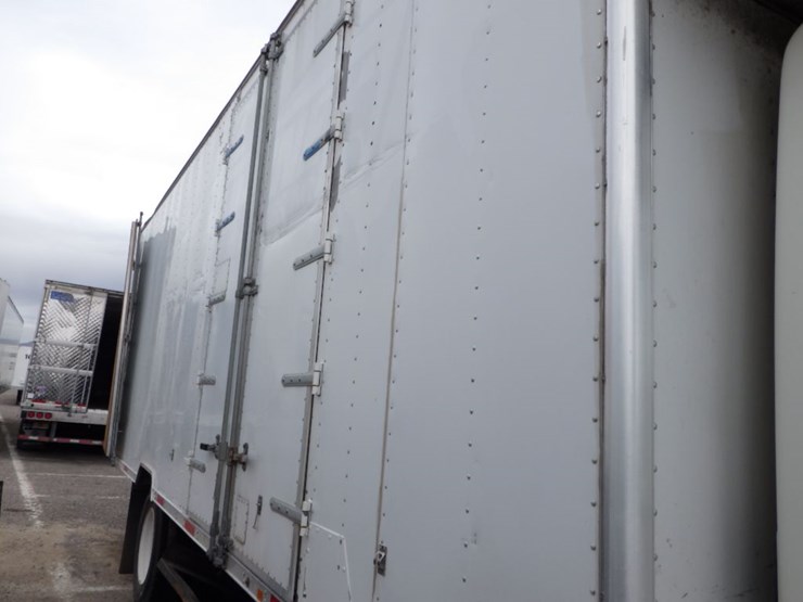 2006-hino-268-image-7