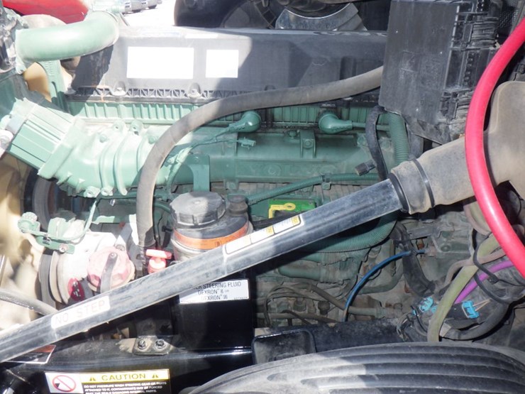 2023-volvo-vnl-760-image-24