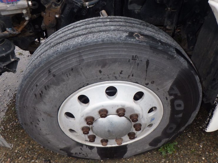 2016-freightliner-cascadia-125-image-19