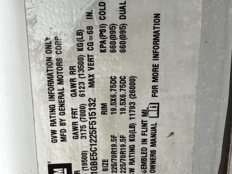 2005-chevrolet-c5500-flatbed-truck-image-31