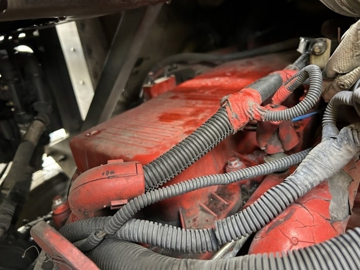 2014-peterbilt-320-image-36