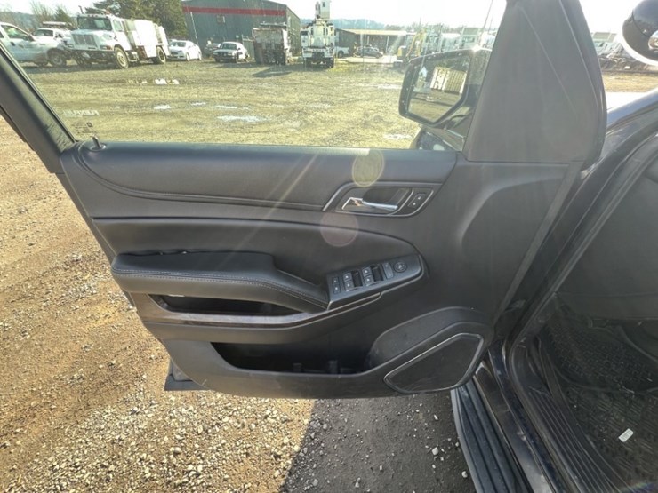 2015-chevrolet-tahoe-image-26