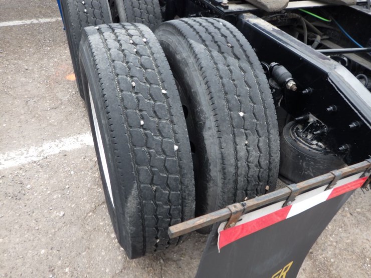 2021-freightliner-cascadia-126-image-19