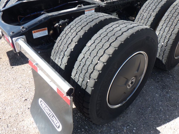 2024-freightliner-cascadia-126-image-9