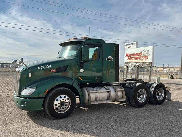 2016-peterbilt-579-image-1