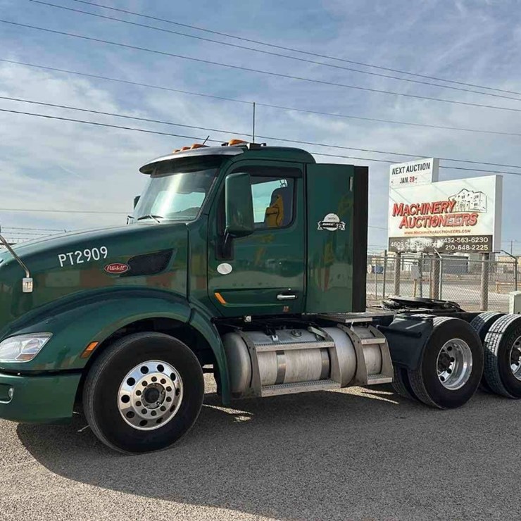2016 PETERBILT 579