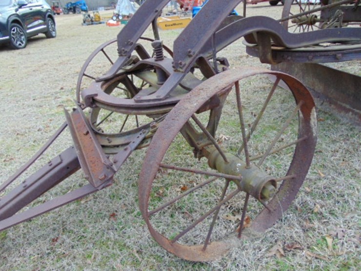 antique-road-grader-image-3