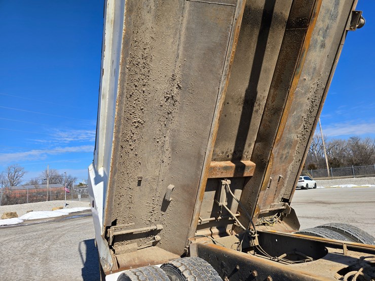 2001-mack-rd688s-image-70