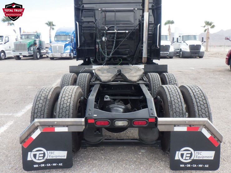 2020-volvo-vnl-760-image-10