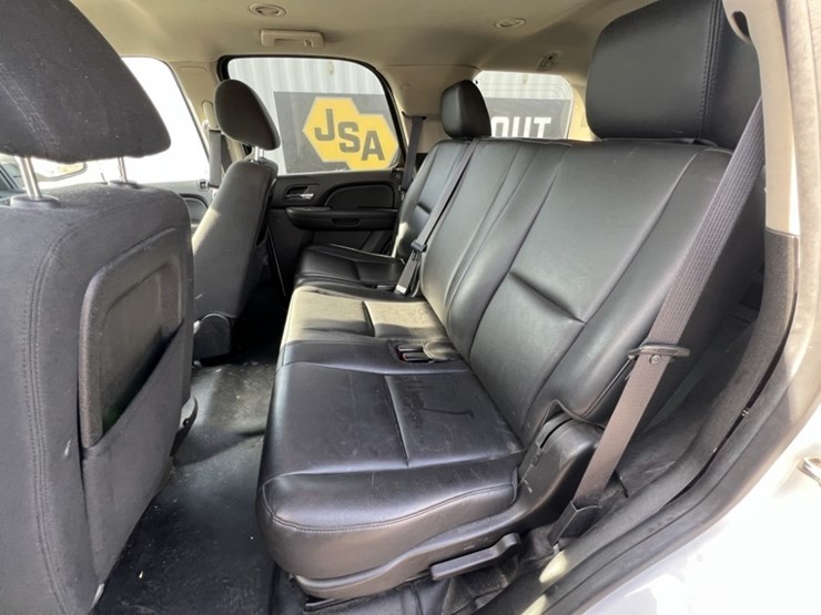 2012-chevrolet-tahoe-image-23