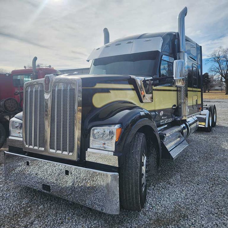 2021 KENWORTH W990