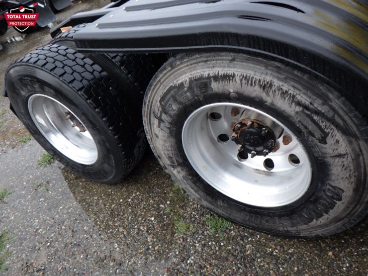 2019-freightliner-coronado-122-image-6