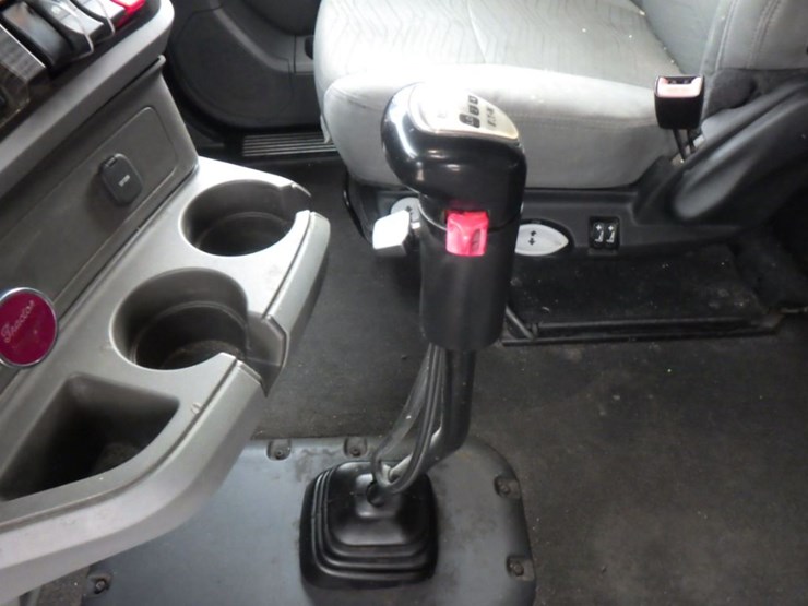 2015-kenworth-t680-image-21