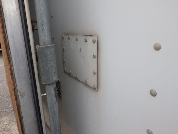 2006-hino-268-image-12