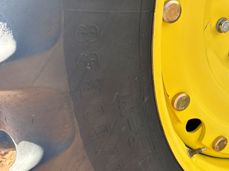 2010-john-deere-8295r-image-23