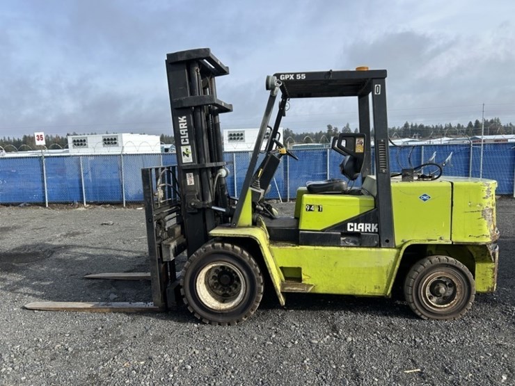 clark-gpx55-forklift-image-2