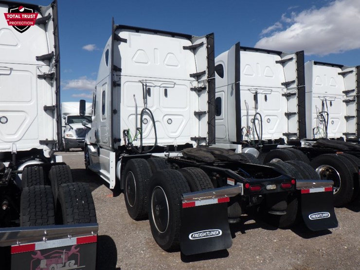 2024-freightliner-cascadia-126-image-14