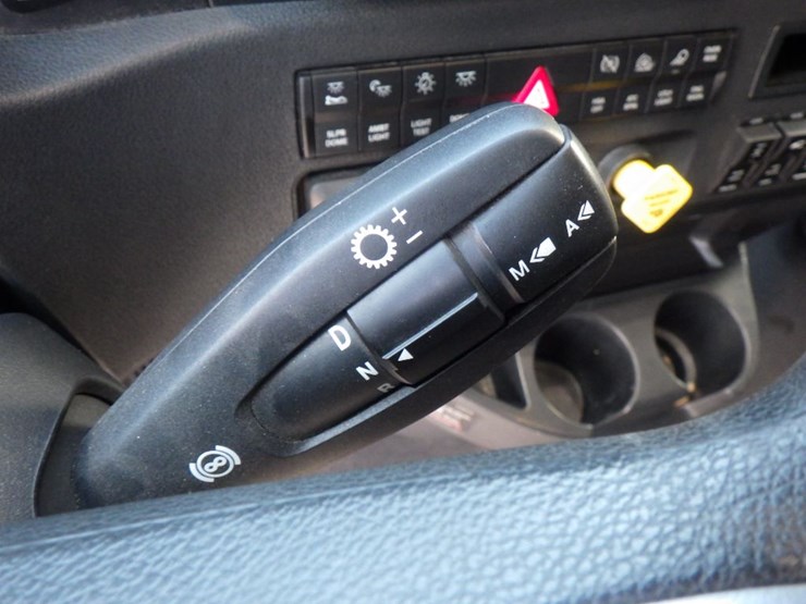 2024-freightliner-cascadia-126-image-21