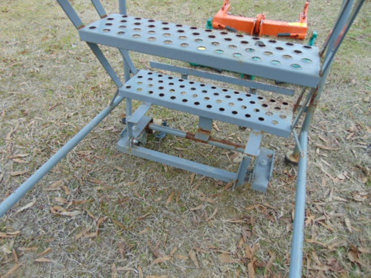 rolling-(7)steps-ladder-image-3