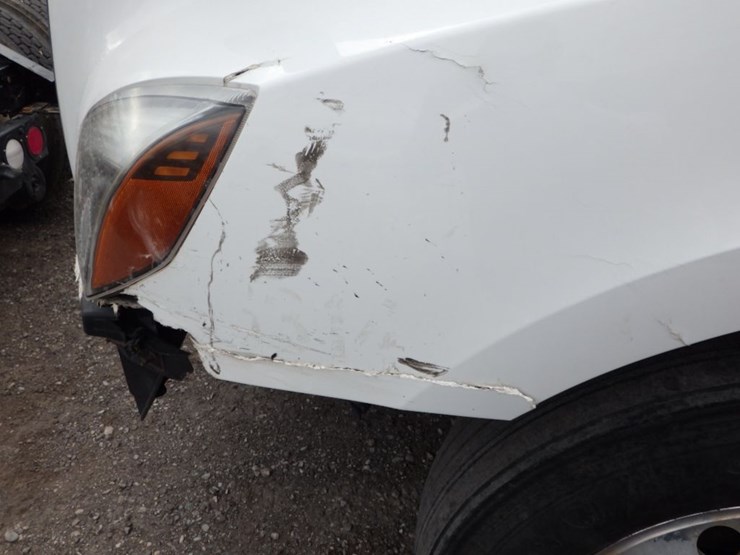 2019-freightliner-cascadia-126-image-32